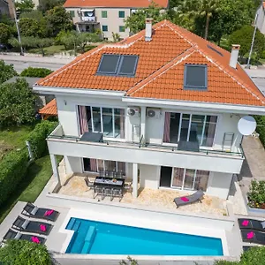 Barbara-kastela With Heated Pool , Kaštela Kroatien